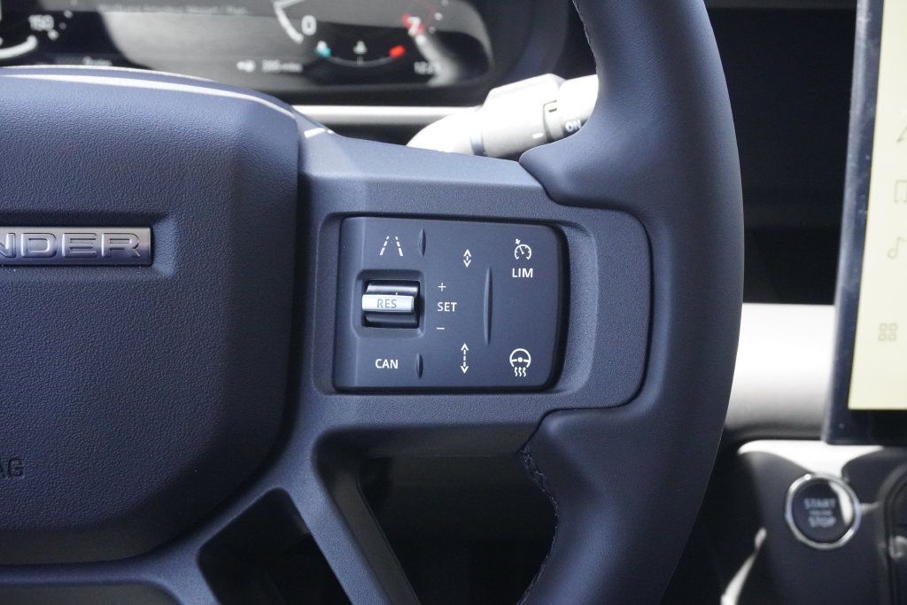 New 2026 Land Rover Defender 110 X-Dynamic SE AWD/4WD image 13