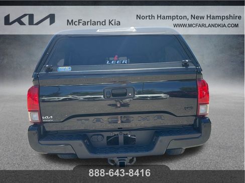 Used 2019 Toyota Tacoma TRD Sport AWD/4WD image 5