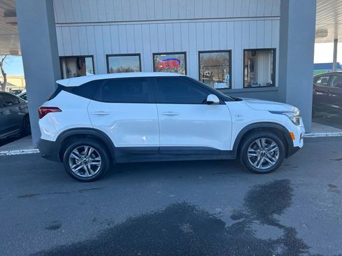 Used 2021 Kia Seltos LX image 24