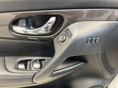 Used 2019 Nissan Rogue SV w/ Premium Package AWD/4WD image 17