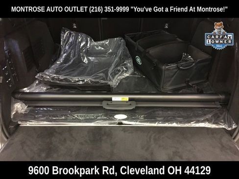 Used 2024 Land Rover Discovery Metropolitan Edition image 31