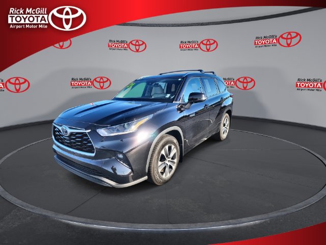 Used 2021 Toyota Highlander XLE AWD/4WD image 4