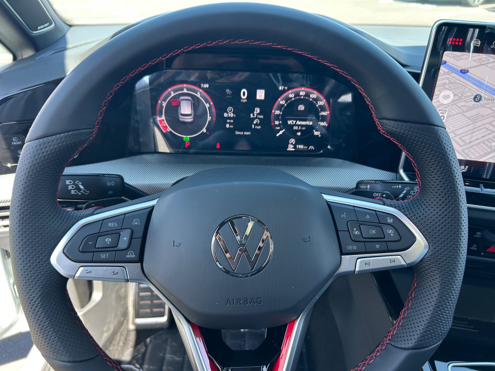 New 2026 Volkswagen GTI SE FWD image 9