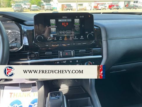 Used 2025 Nissan Pathfinder SL AWD/4WD image 17