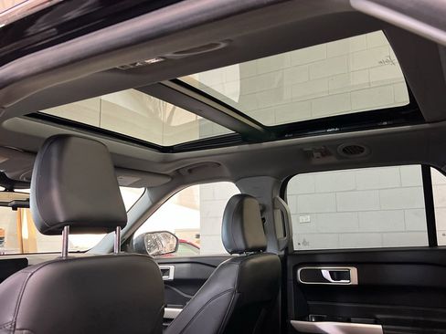 Used 2022 Ford Explorer XLT w/ Equipment Group 202A image 38