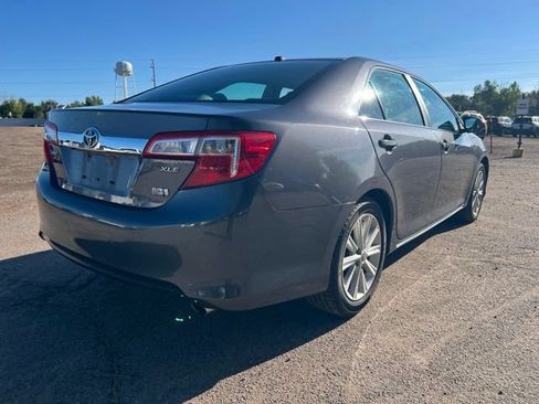 Used 2014 Toyota Camry XLE w/ Moonroof Package FWD image 5