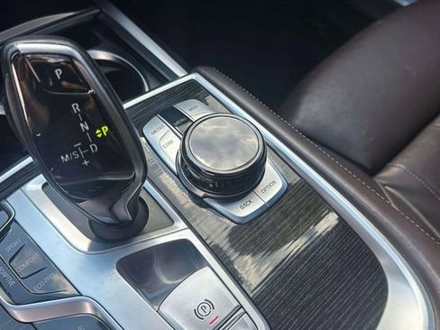 Used 2018 BMW 740e xDrive AWD/4WD image 34