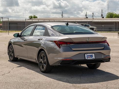 Used 2023 Hyundai Elantra SEL w/ Cargo Package FWD image 6