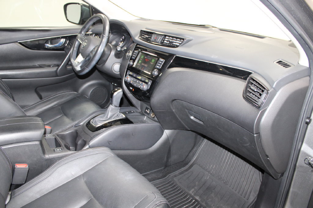 Used 2019 Nissan Rogue Sport SL w/ Premium Package FWD image 21