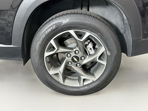 Used 2025 Chevrolet Trax LT FWD image 11
