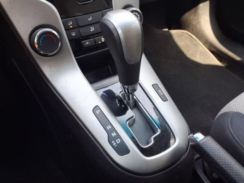 Used 2015 Chevrolet Cruze LS FWD image 14