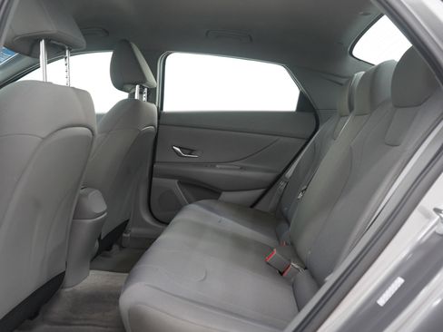 Used 2023 Hyundai Elantra SE image 16