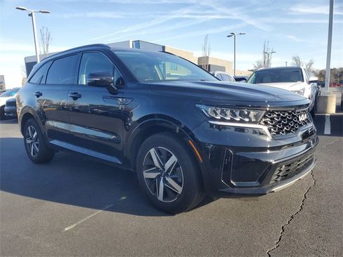 Certified 2023 Kia Sorento S w/ Panoramic Sunroof Package image 3