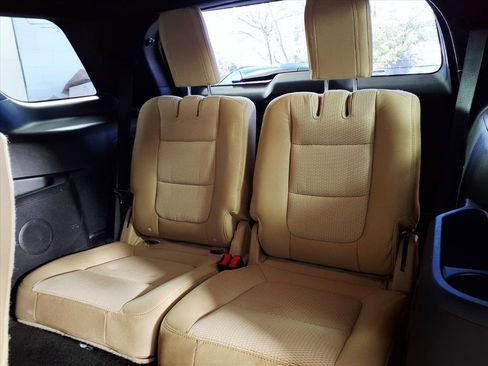 Used 2017 Ford Explorer XLT w/ Equipment Group 201A image 10