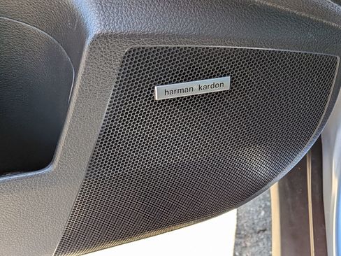 Used 2011 Subaru Outback 2.5i Limited image 10