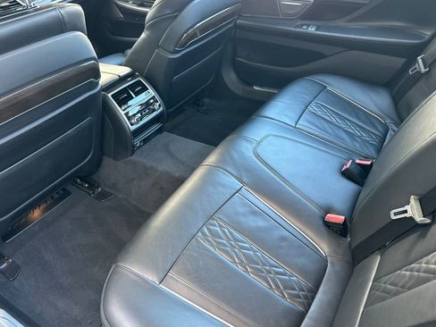 Used 2022 BMW 740i w/ Premium Package RWD image 12