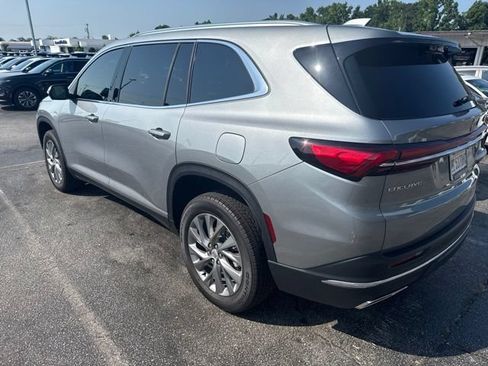 Used 2026 Buick Enclave Preferred w/ Power Package FWD image 10