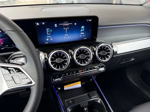 New 2026 Mercedes-Benz GLB 250 image 21