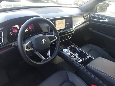 Used 2024 Volkswagen Atlas Cross Sport SEL image 9