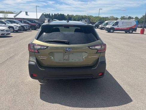 Used 2025 Subaru Outback Premium AWD/4WD image 4