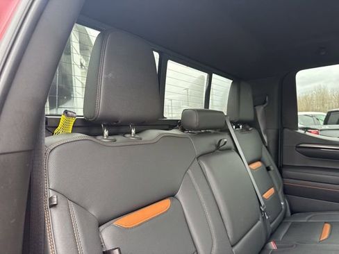 Used 2022 GMC Sierra 1500 AT4 w/ AT4 Premium Package AWD/4WD image 17