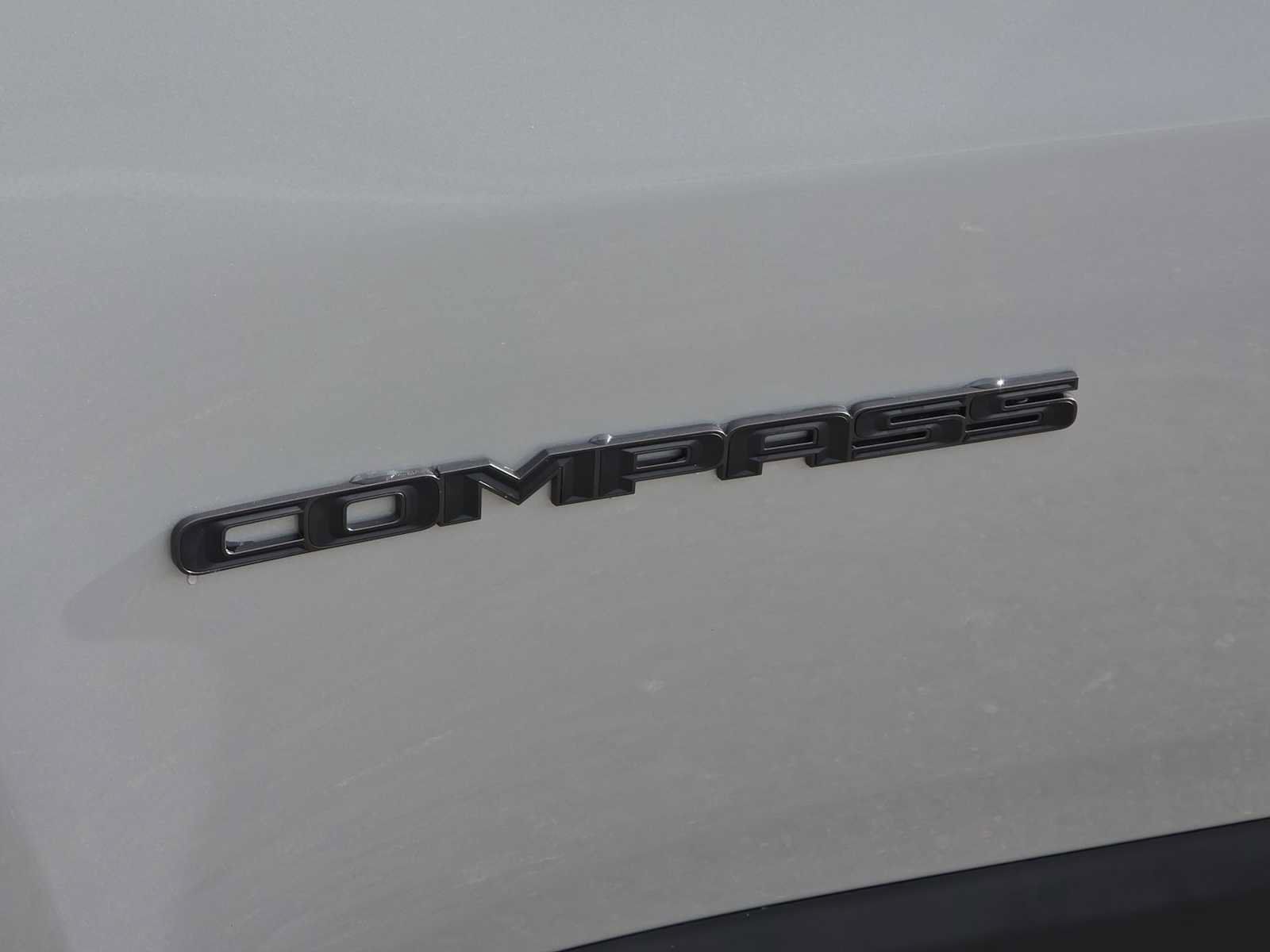 Used 2026 Jeep Compass Latitude AWD/4WD image 11