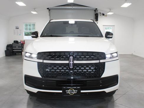 New 2025 Lincoln Navigator Reserve w/ Jet Appearance Package image 2
