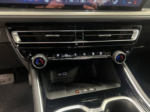 New 2026 Chevrolet Traverse LT AWD/4WD image 11