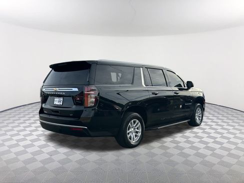 Used 2024 Chevrolet Suburban LT w/ Luxury Package image 7