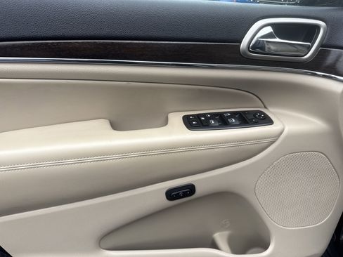 Used 2014 Jeep Grand Cherokee Limited image 17