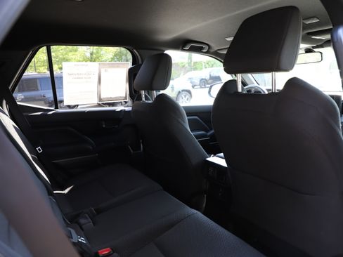 Used 2025 Toyota 4Runner SR5 AWD/4WD image 14