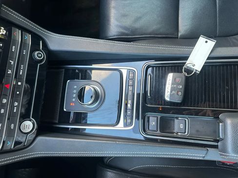 Used 2019 Jaguar F-PACE S image 40