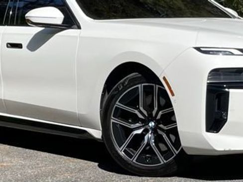 Used 2023 BMW 740i w/ Parking Assistance Package RWD image 10