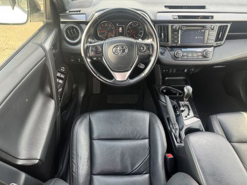 Used 2016 Toyota RAV4 SE image 16
