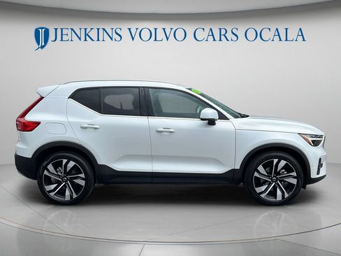 Used 2024 Volvo XC40 B5 Plus w/ Climate Package AWD/4WD image 2