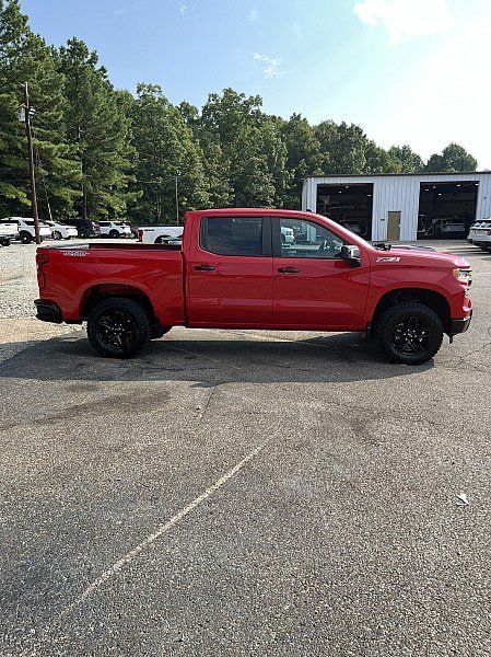 Used 2024 Chevrolet Silverado 1500 LT Trail Boss w/ Convenience Package II AWD/4WD image 8
