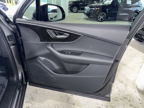 Used 2025 Audi Q7 2.0T Premium w/ Convenience Package image 9