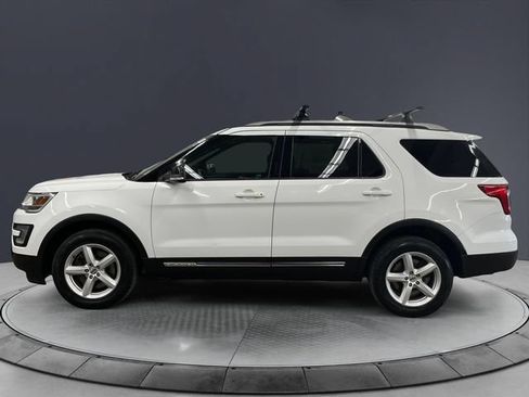Used 2017 Ford Explorer XLT AWD/4WD image 2
