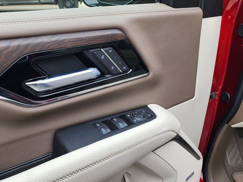 New 2026 GMC Yukon Denali w/ Denali Reserve Package AWD/4WD image 13