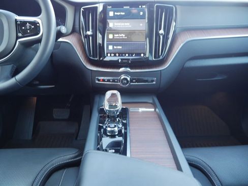 Used 2023 Volvo XC60 T8 Ultimate w/ Climate Package image 39