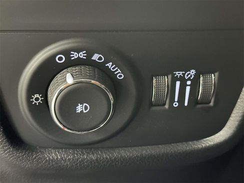 Used 2023 Jeep Grand Cherokee L Limited image 24