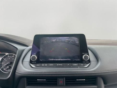 Used 2023 Nissan Rogue SV image 16