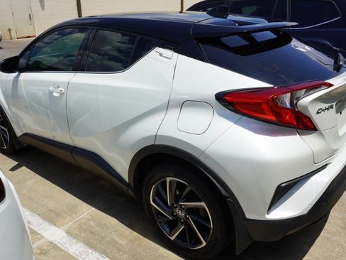 Used 2020 Toyota C-HR Limited FWD image 8