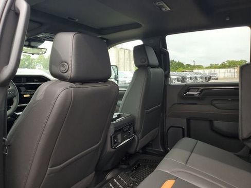 New 2026 GMC Sierra 3500 AT4 w/ AT4 Premium Plus Package AWD/4WD image 11