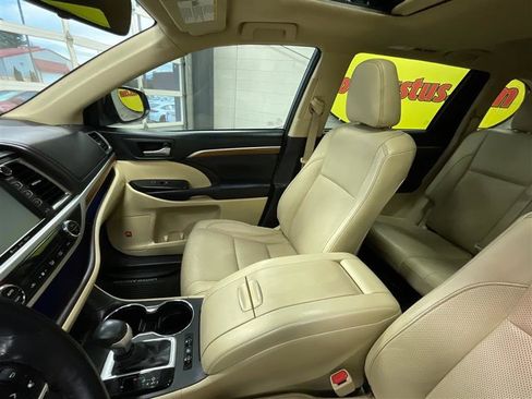 Used 2017 Toyota Highlander Limited image 12