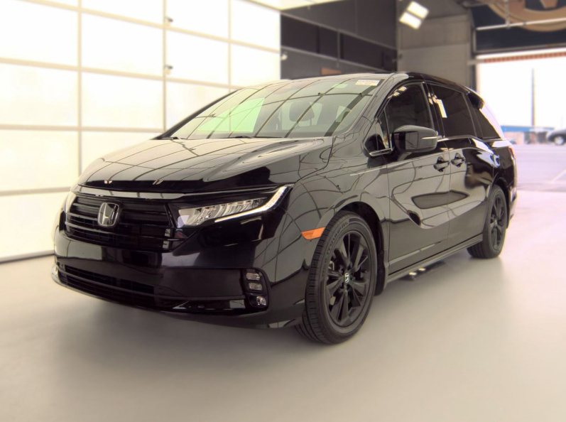 Used 2024 Honda Odyssey Sport image 3