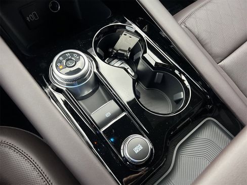 New 2026 Ford Explorer Platinum image 8