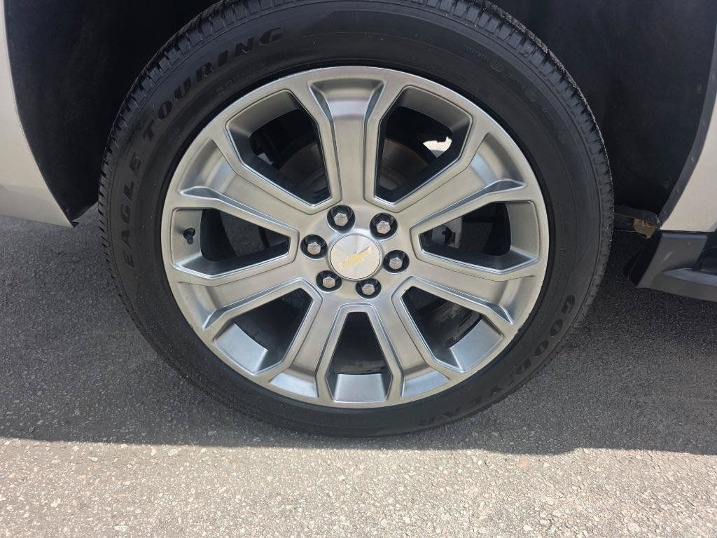 Used 2018 Chevrolet Suburban LT AWD/4WD image 24