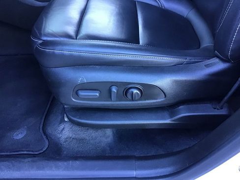 Used 2023 Chevrolet Traverse LT image 9