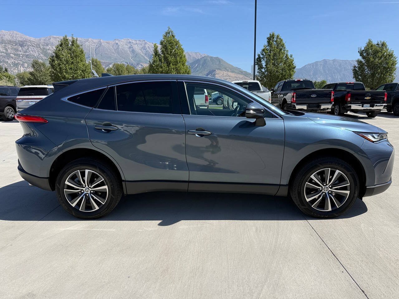 Used 2024 Toyota Venza LE AWD/4WD image 2